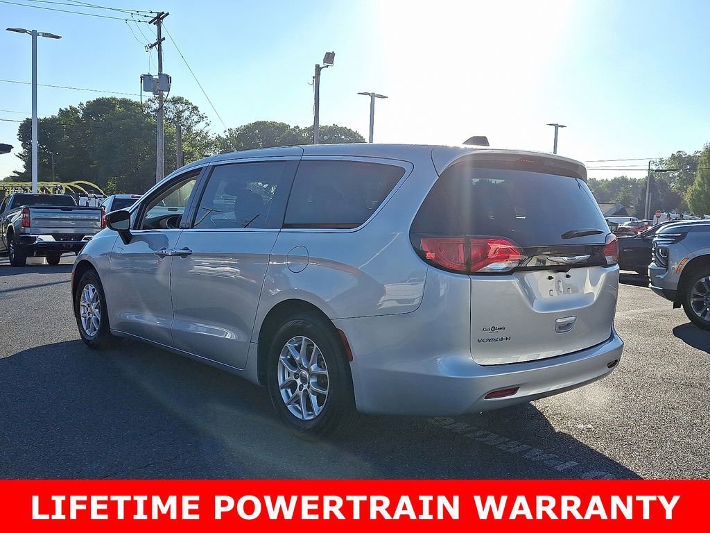 Used 2024 Chrysler Voyager LX image 5