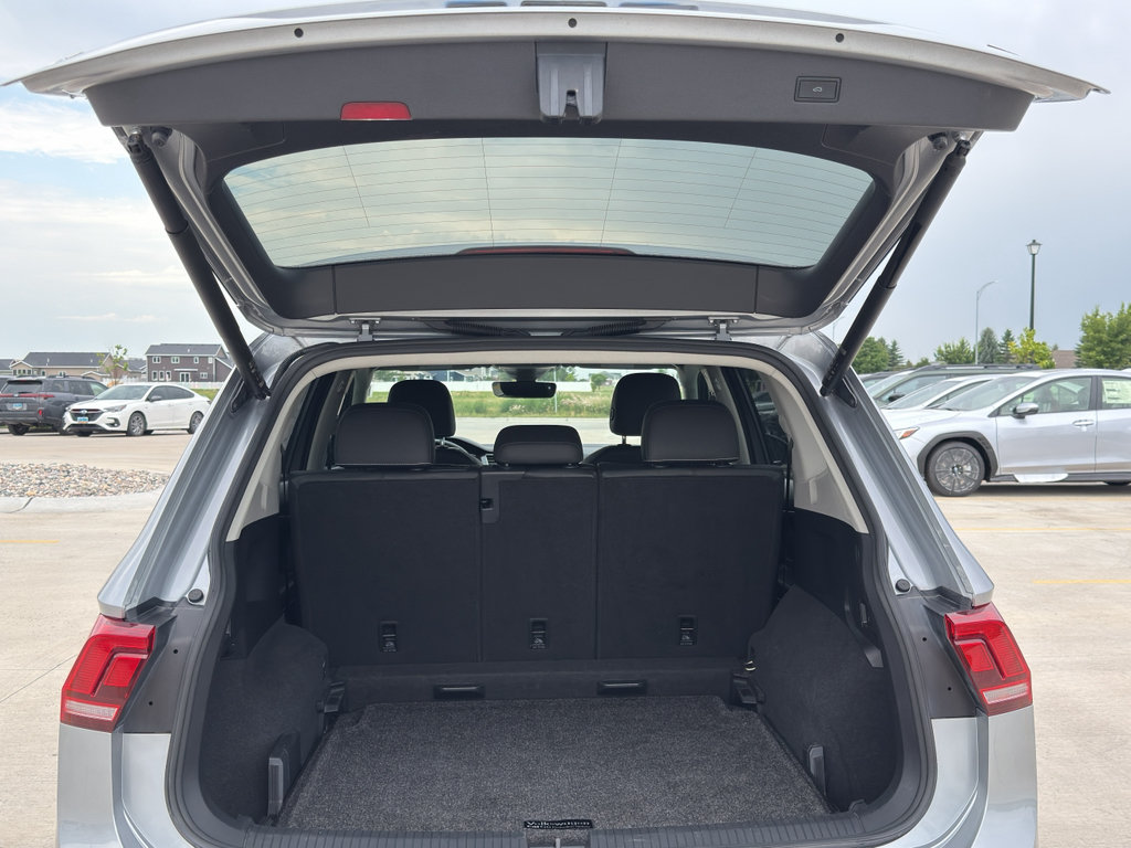 Used 2022 Volkswagen Tiguan SE w/ Panoramic Sunroof Package AWD/4WD image 7