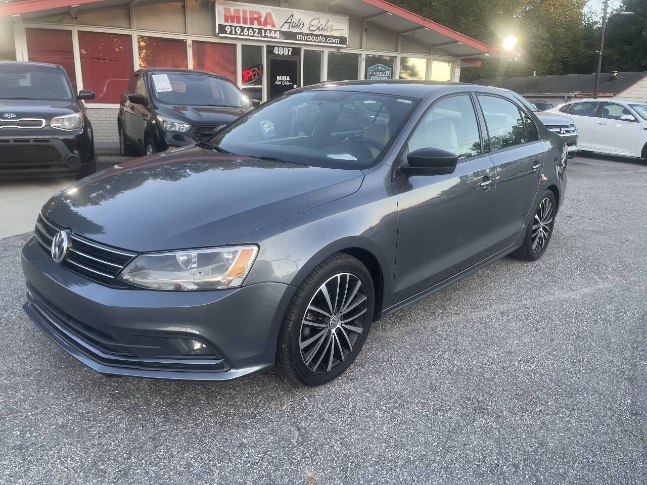 Used 2015 Volkswagen Jetta Sport FWD image 3