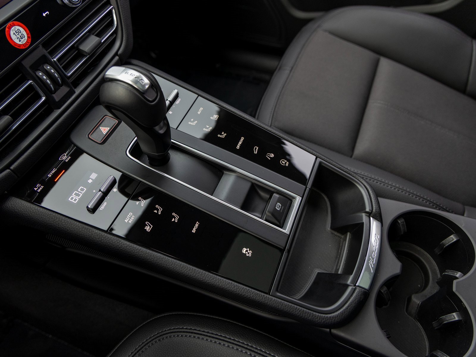 Certified 2025 Porsche Macan image 34