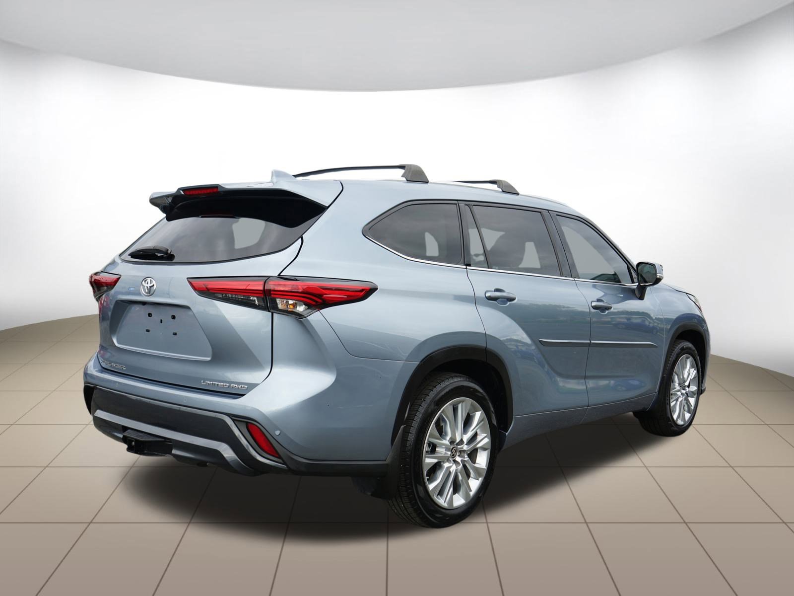 Used 2022 Toyota Highlander Limited image 7