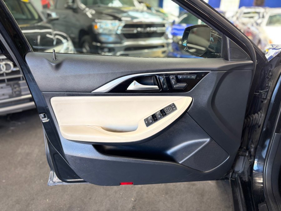 Used 2018 INFINITI QX30 AWD w/ Cargo Package image 10