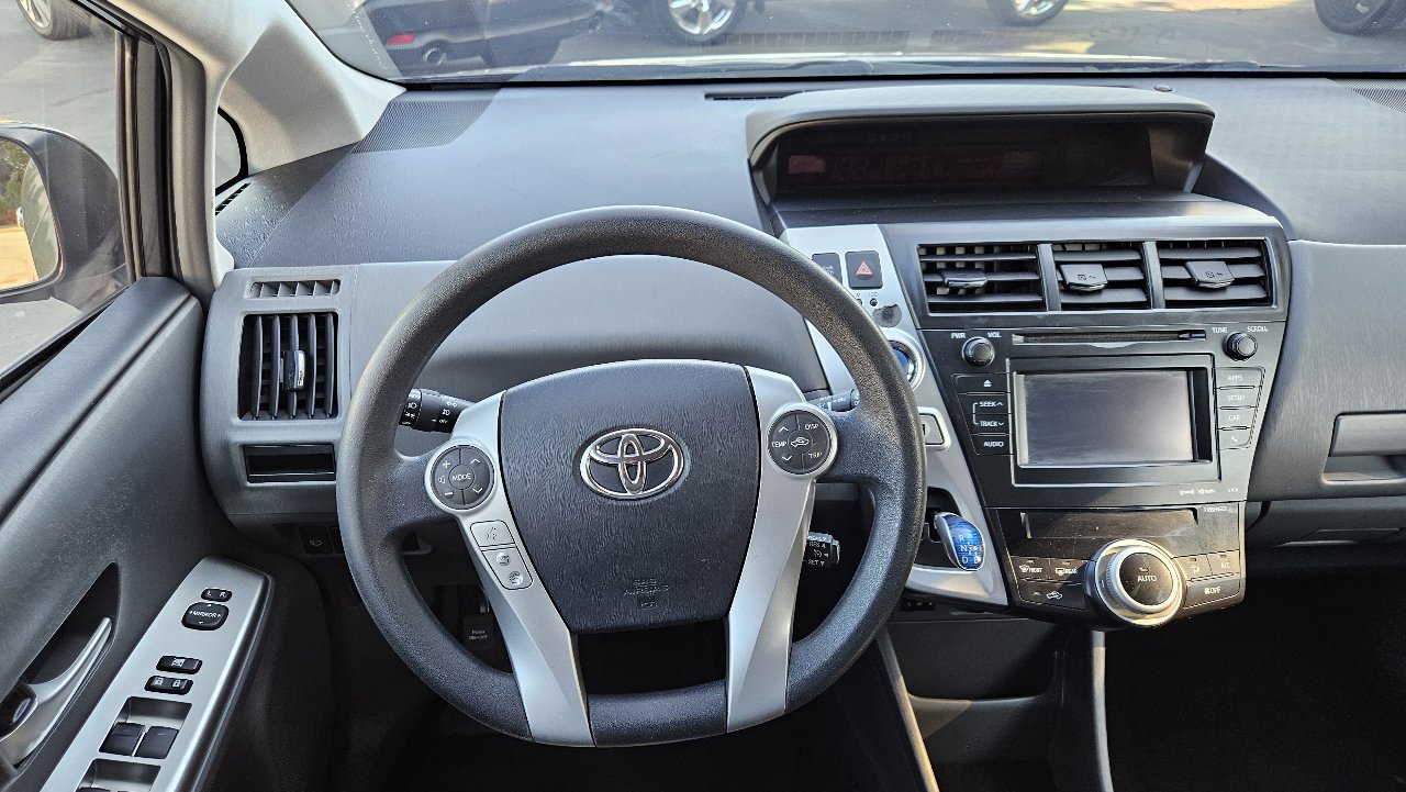Used 2012 Toyota Prius V Five image 18