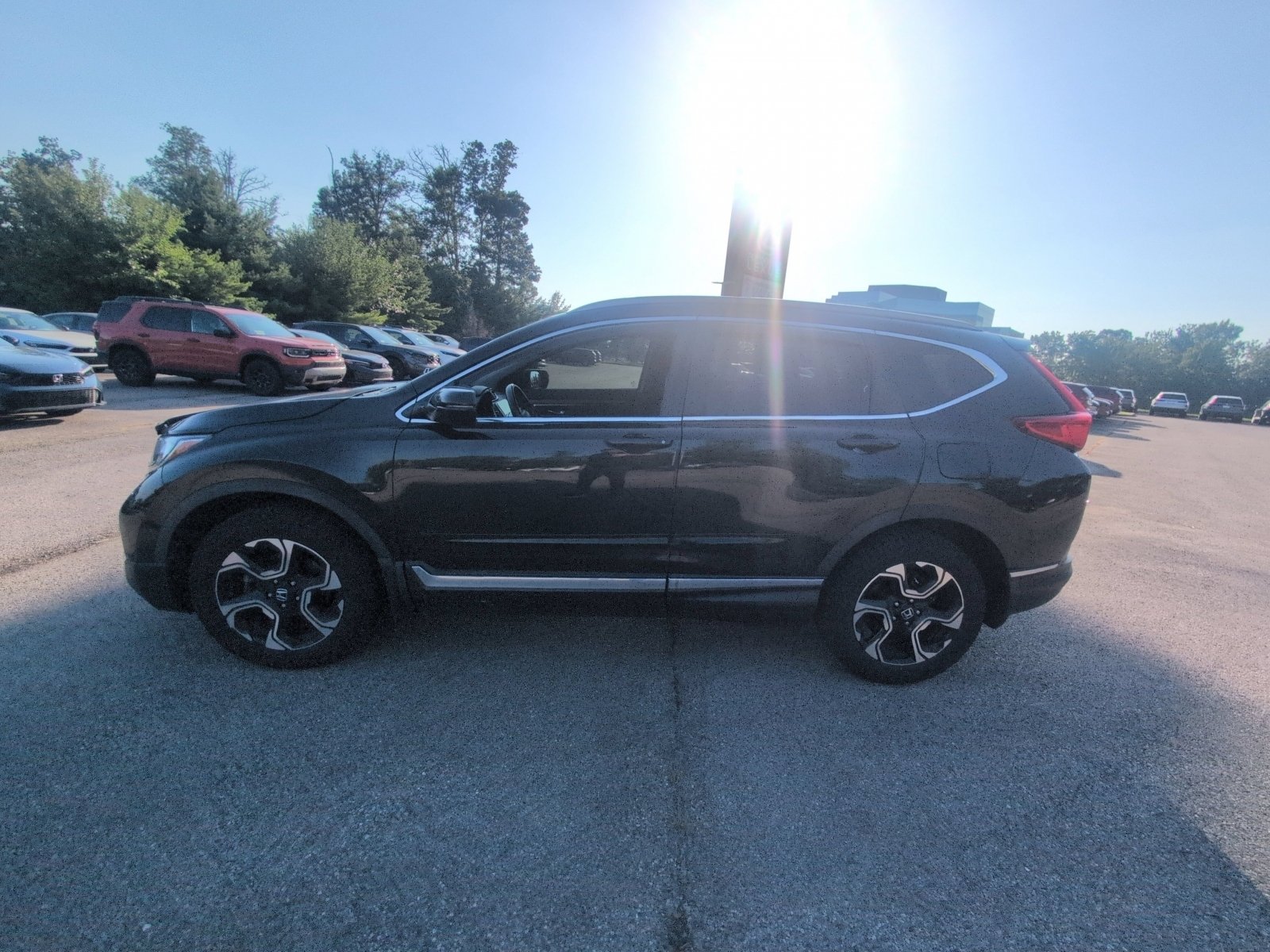 Used 2017 Honda CR-V Touring image 2