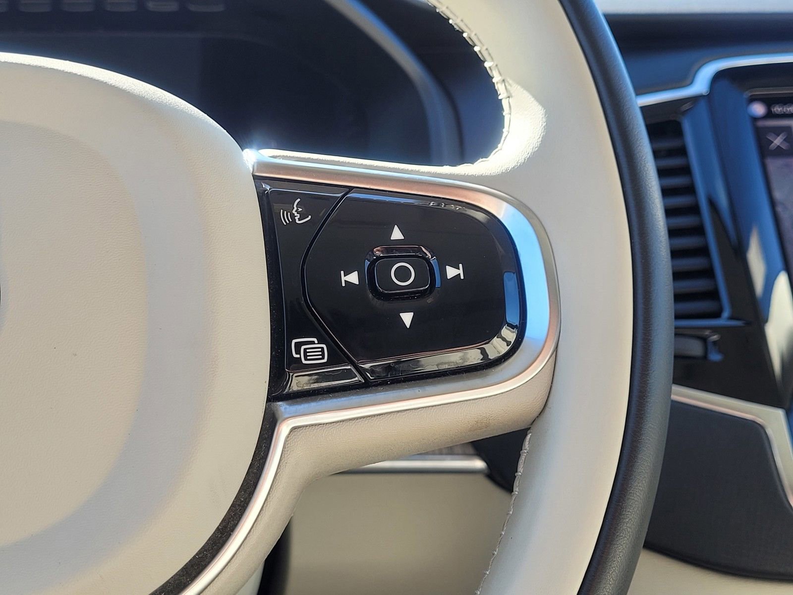 Certified 2023 Volvo XC90 B6 Plus w/ Protection Package Premier AWD/4WD image 20