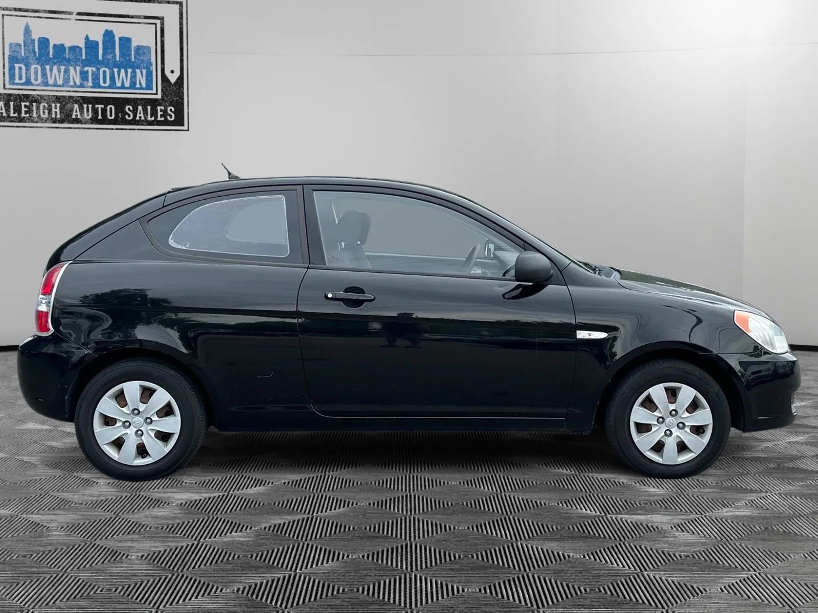 Used 2010 Hyundai Accent GS FWD image 4
