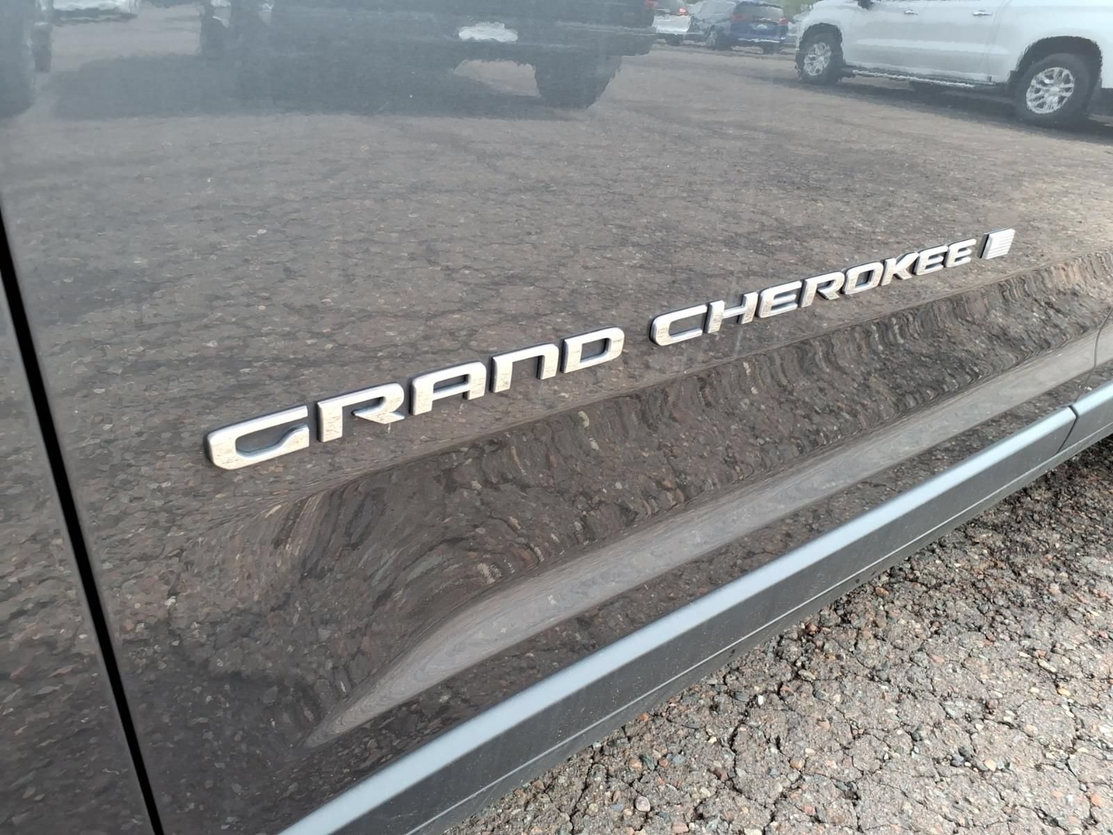 Used 2022 Jeep Grand Cherokee L Limited AWD/4WD image 11