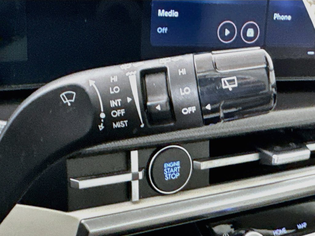 Used 2025 Hyundai Santa Fe SEL FWD image 13
