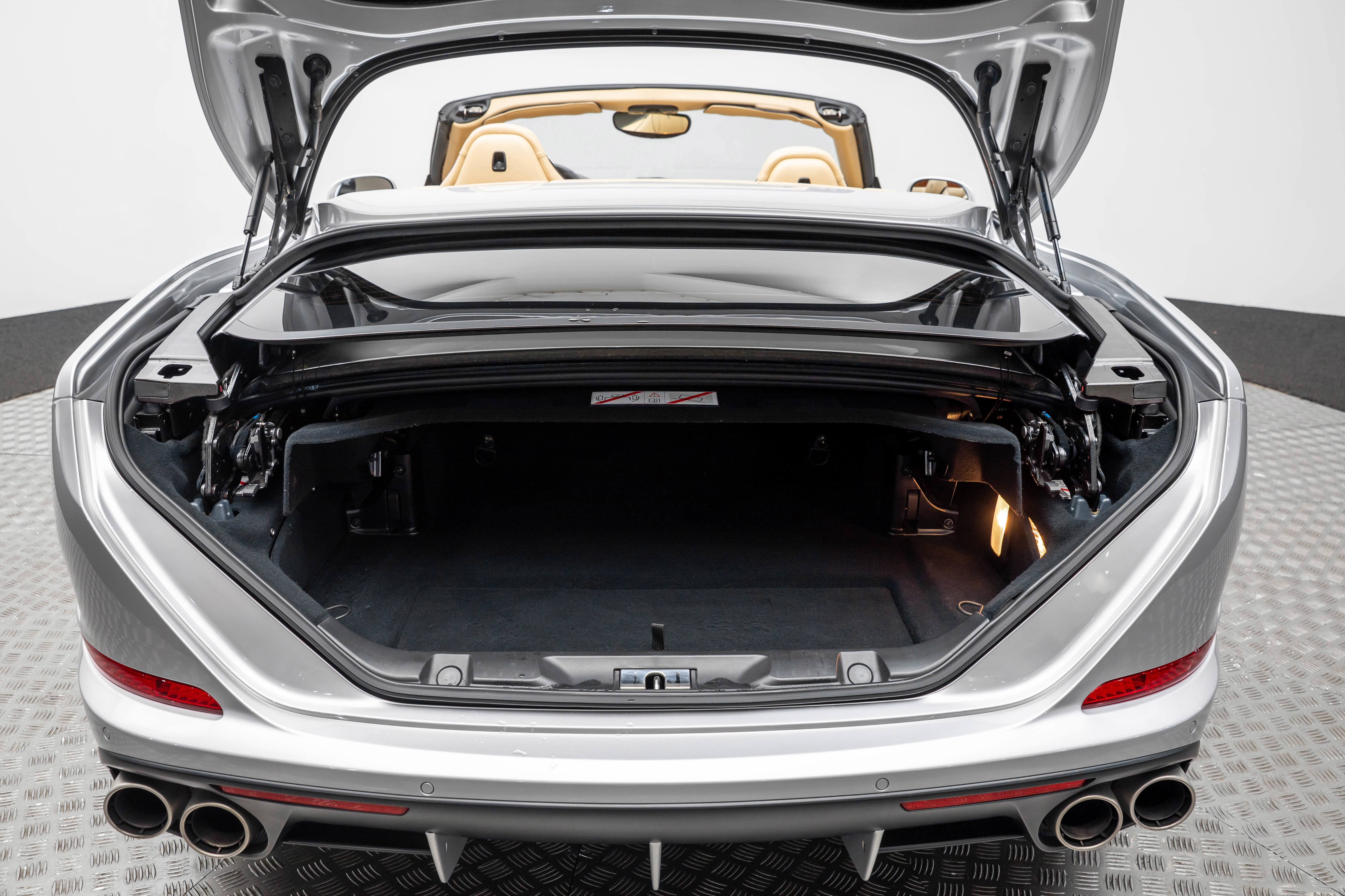 Certified 2016 Ferrari California T image 32