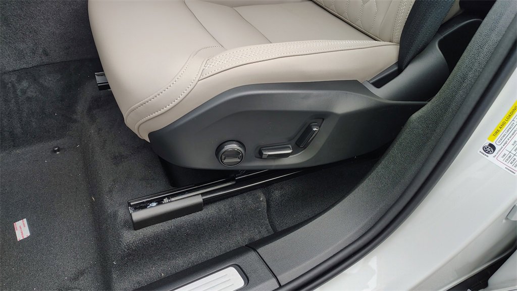 New 2026 Volvo XC60 B5 Plus w/ Climate Package image 10