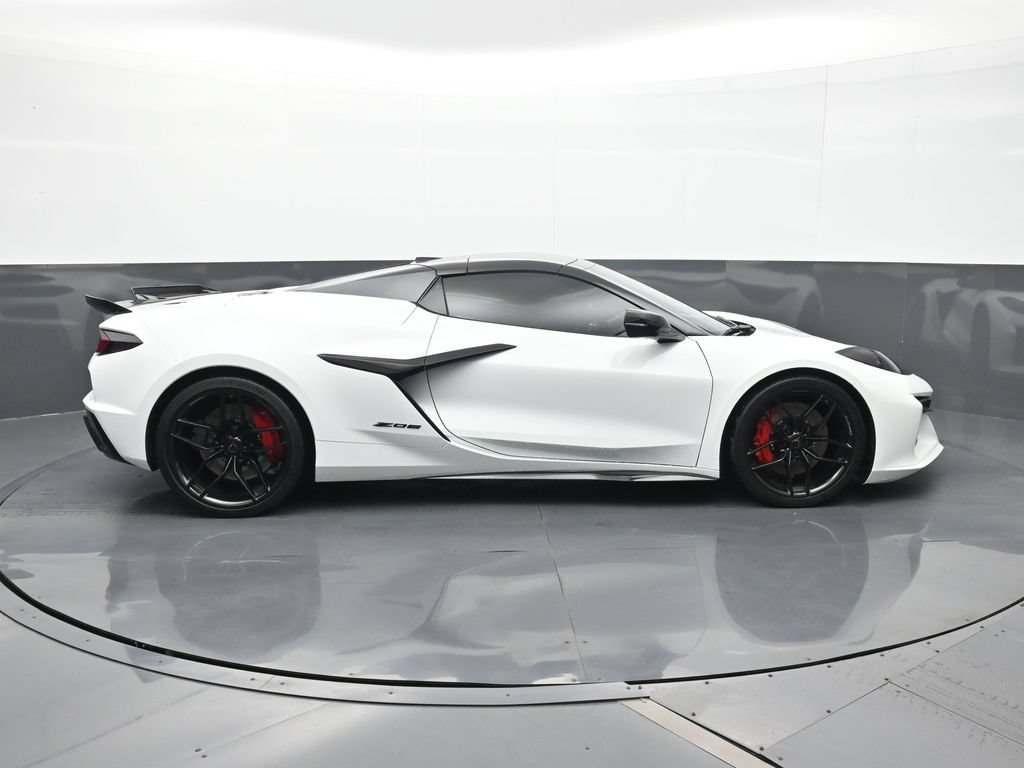 Used 2025 Chevrolet Corvette Z06 RWD image 18