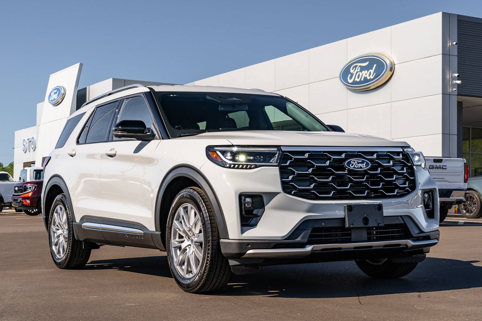 New 2027 Ford Explorer Platinum RWD image 1