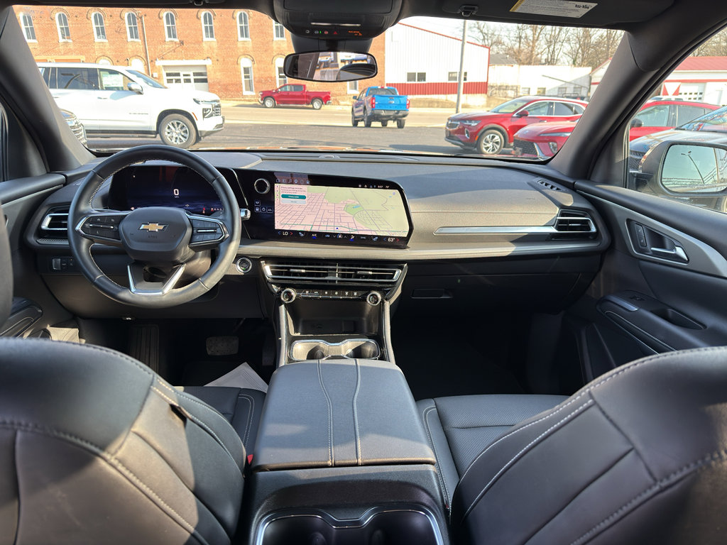 Used 2025 Chevrolet Traverse LT image 43