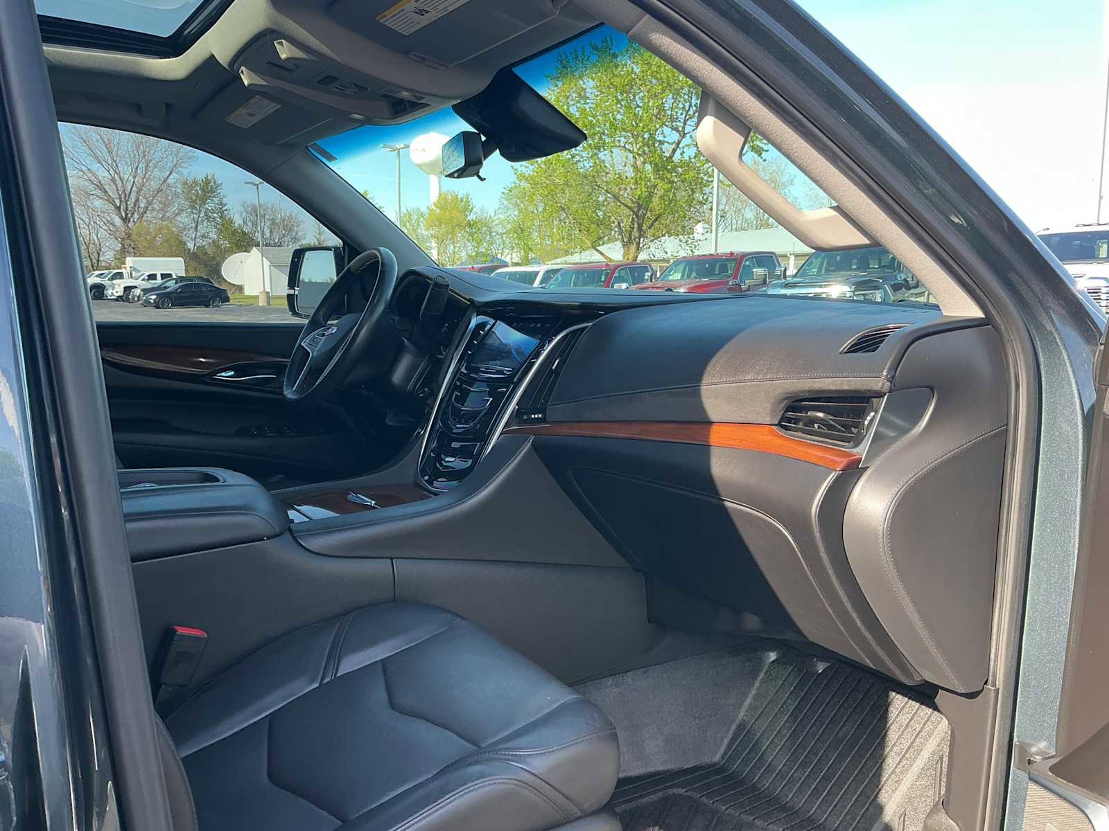 Used 2020 Cadillac Escalade Premium Luxury AWD/4WD image 27
