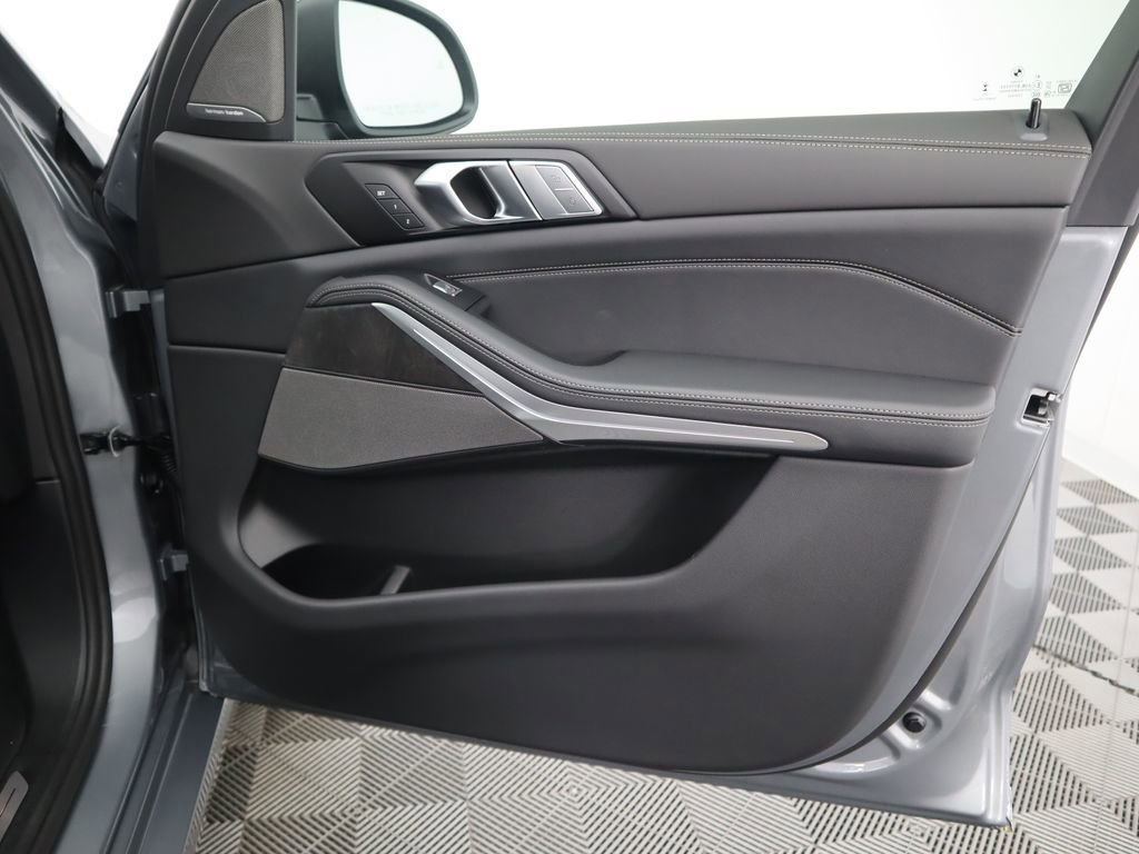 Used 2026 BMW X7 xDrive40i w/ Premium Package image 28