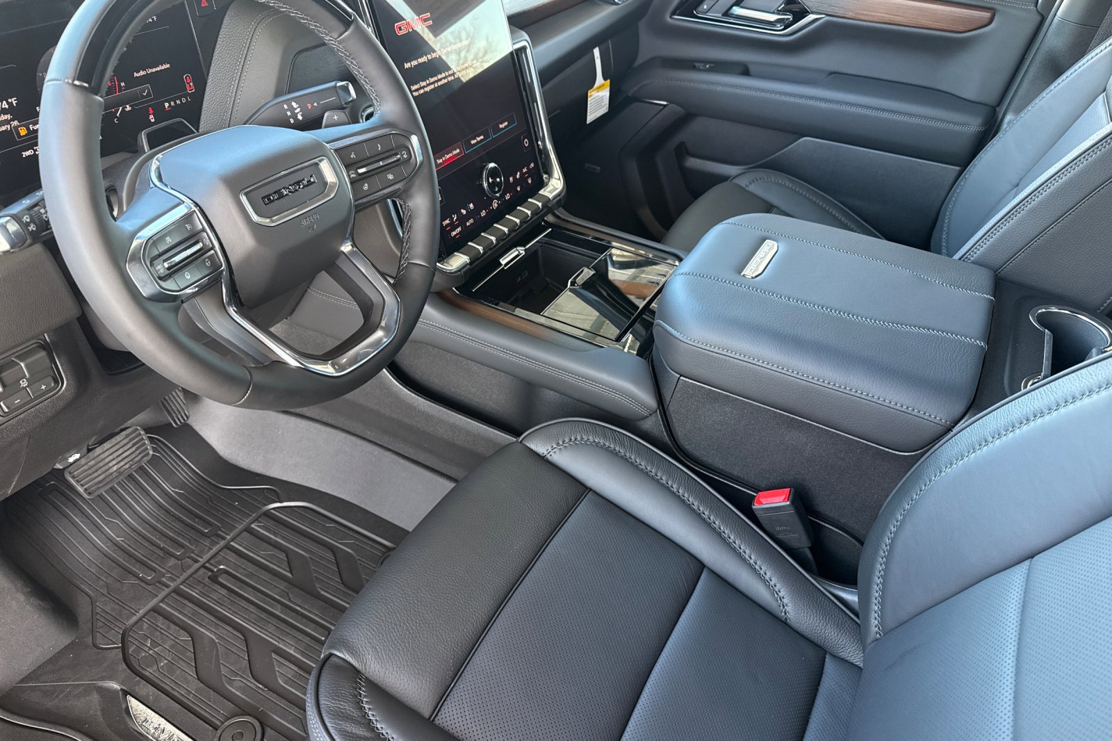 New 2026 GMC Yukon XL Denali w/ Denali Reserve Package image 11