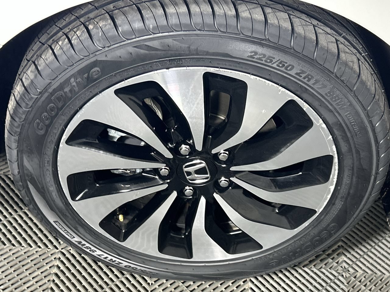 Used 2015 Honda Accord Touring image 10