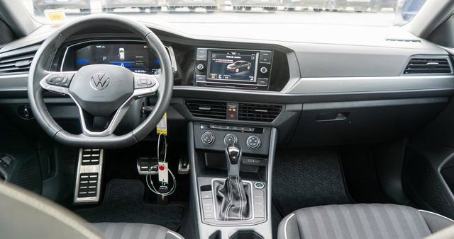 Used 2024 Volkswagen Jetta Sport image 15