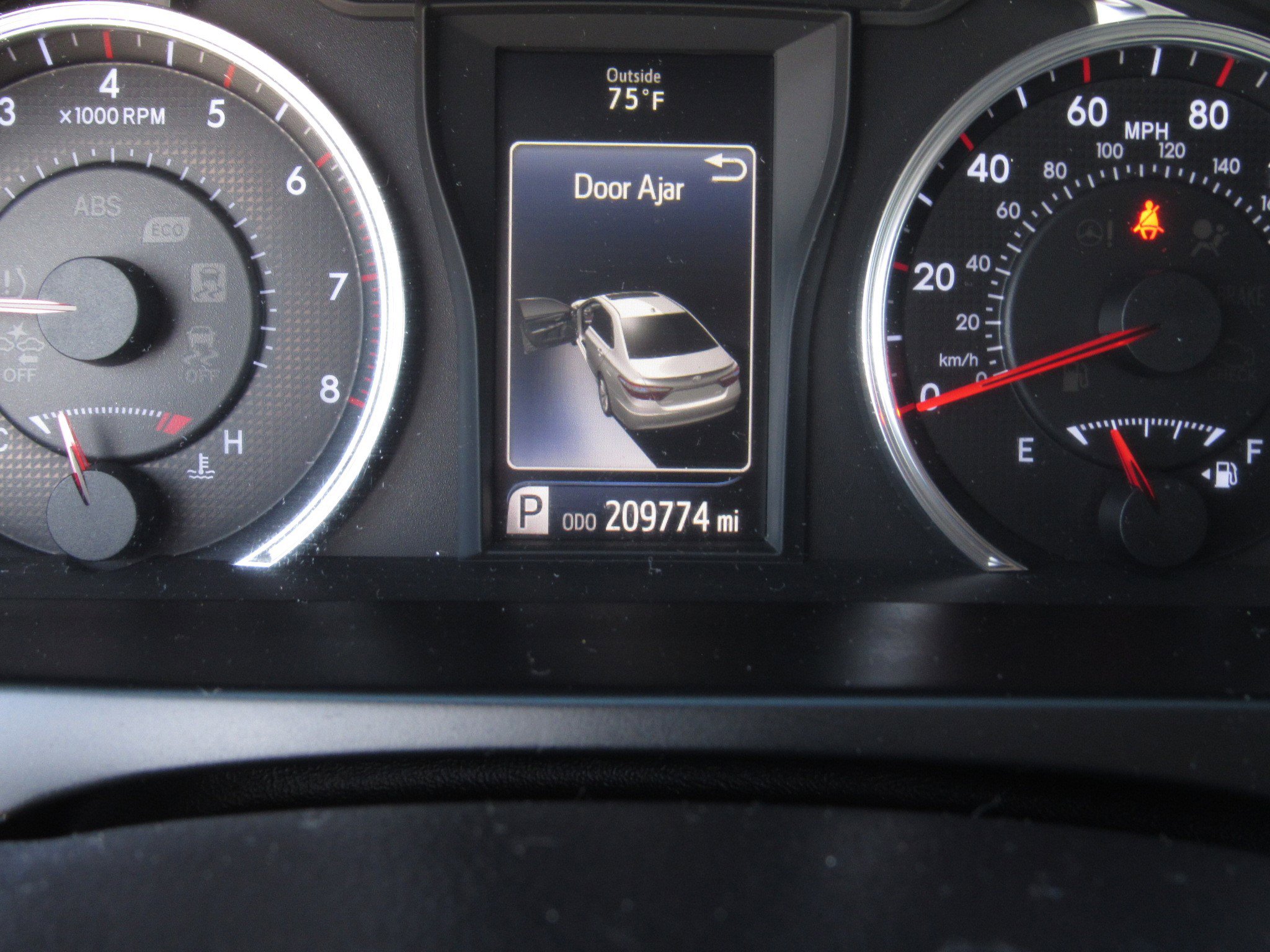 Used 2016 Toyota Camry image 26