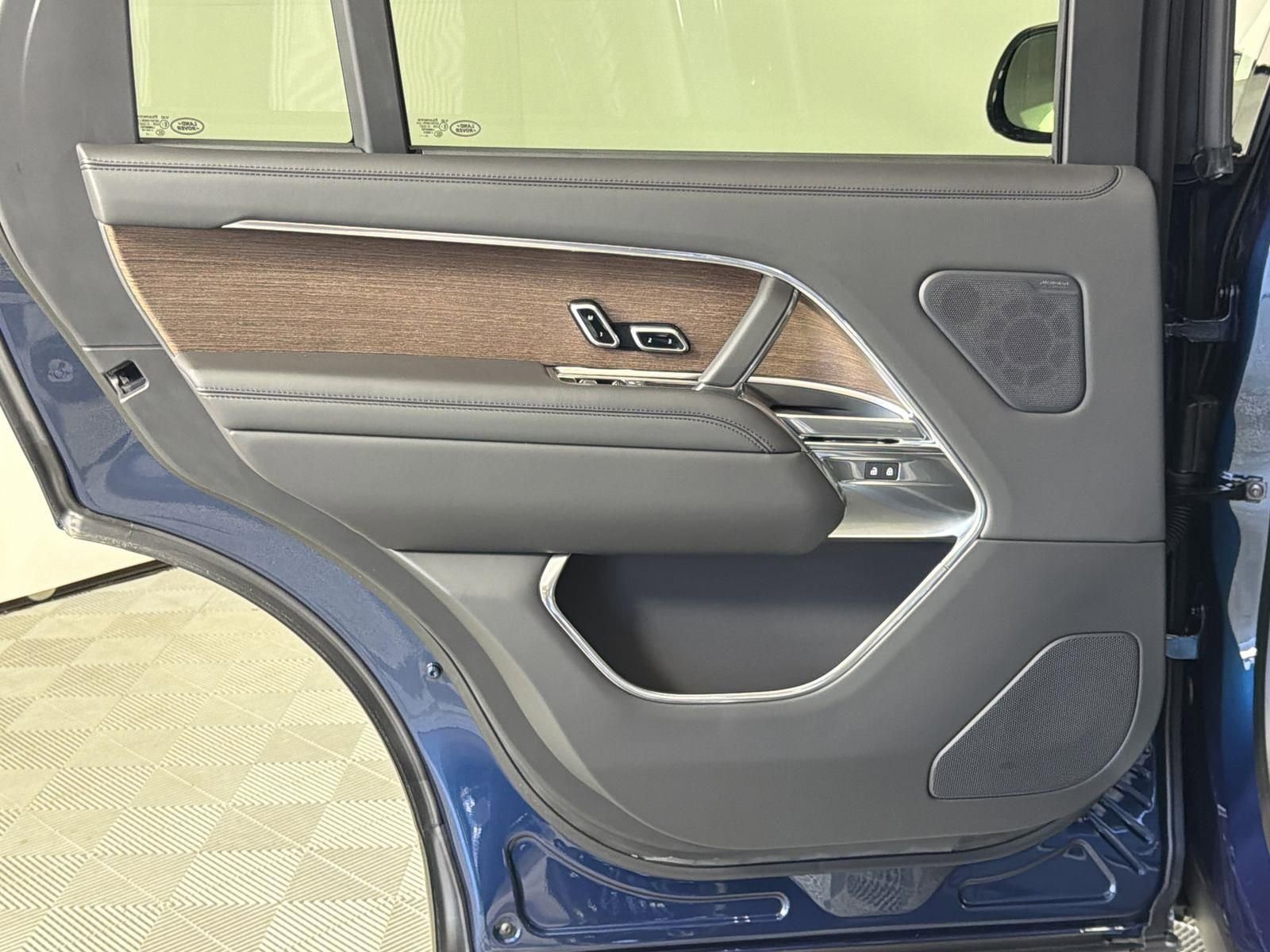 New 2026 Land Rover Range Rover Long Wheelbase SE image 26