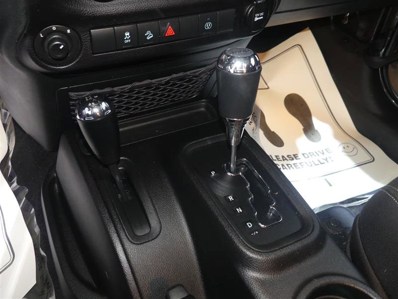 Used 2018 Jeep Wrangler Unlimited Sahara image 32