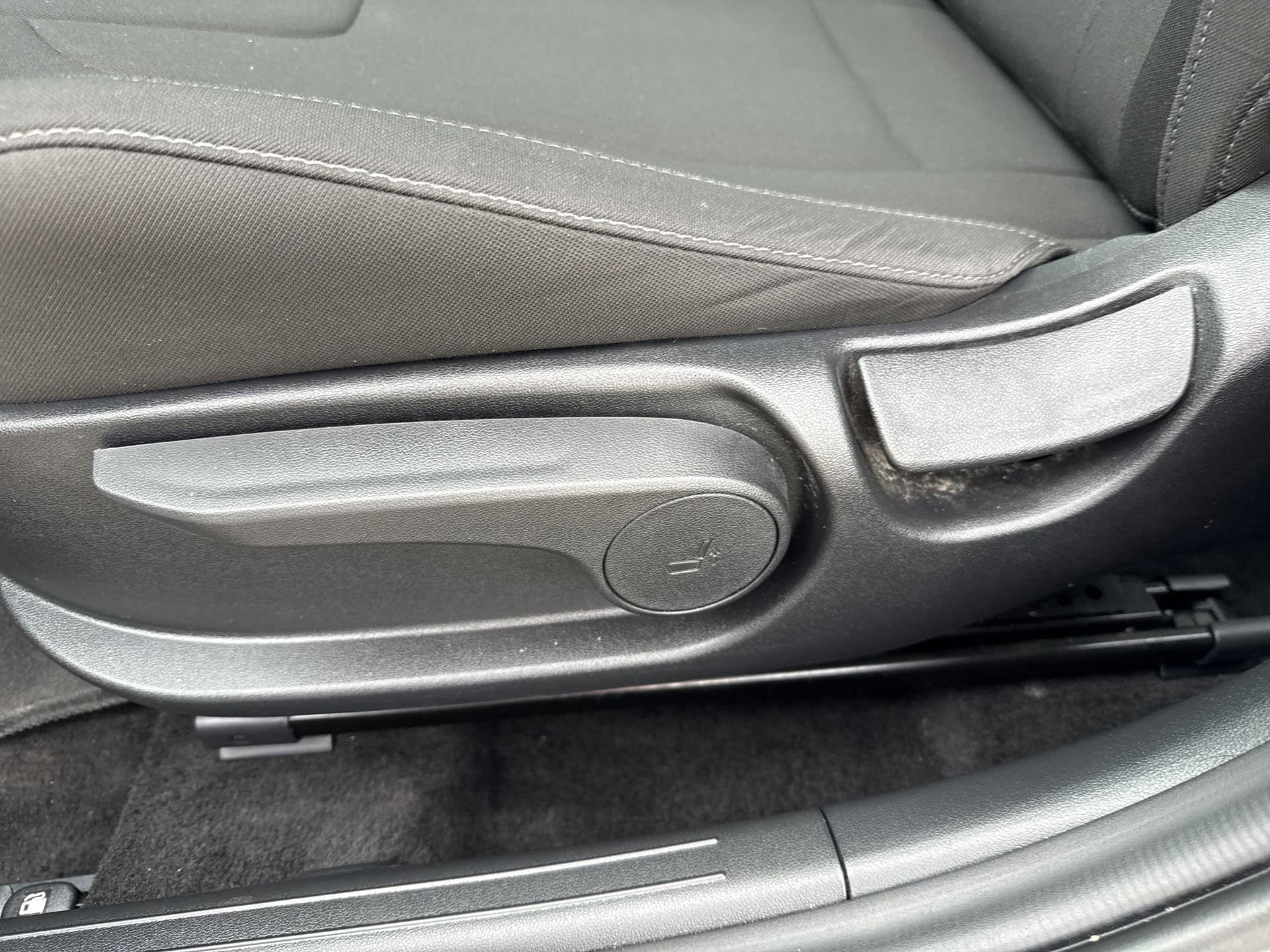 Used 2025 Hyundai Elantra Sport FWD image 14