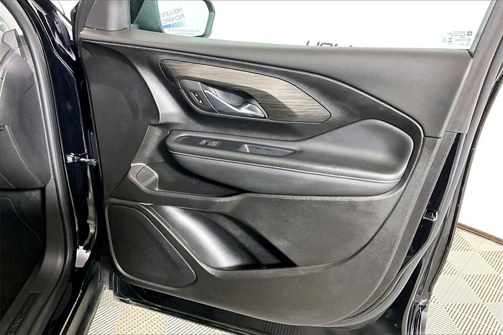 Used 2024 GMC Terrain SLT image 19