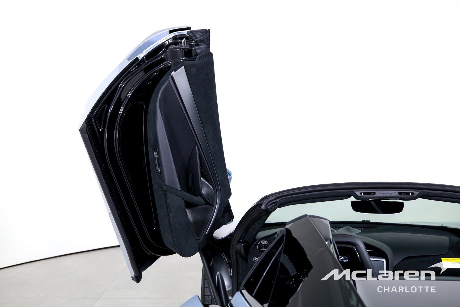Used 2026 McLaren 750S Spider RWD image 12