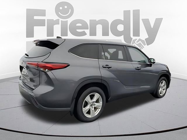 Used 2023 Toyota Highlander LE AWD/4WD image 5