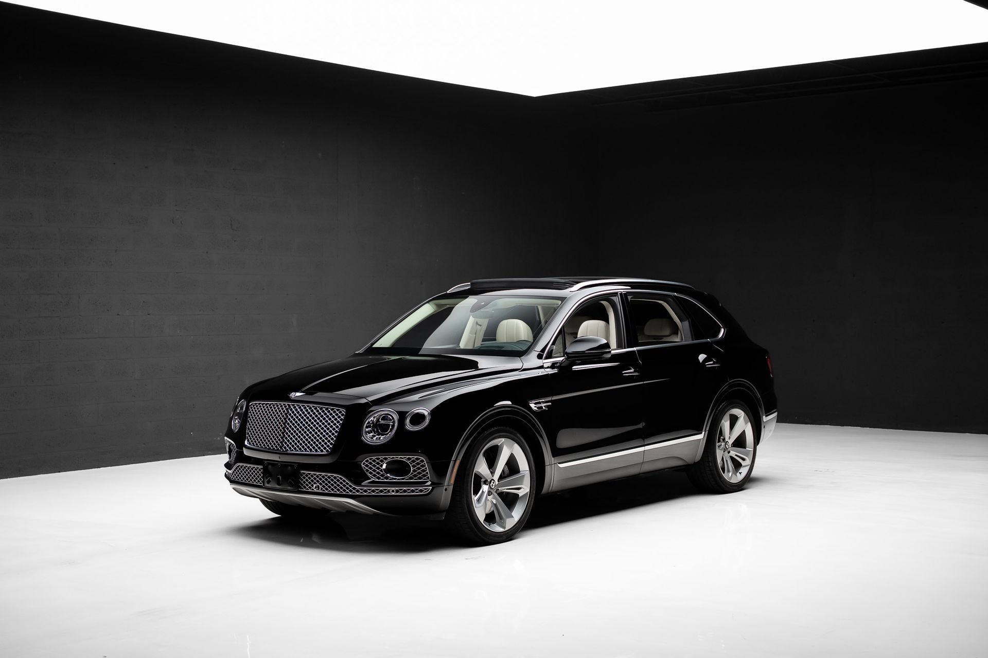 Used 2018 Bentley Bentayga AWD/4WD image 4