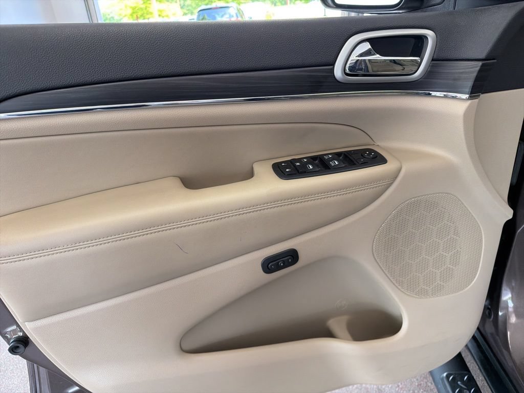 Used 2020 Jeep Grand Cherokee Limited AWD/4WD image 6