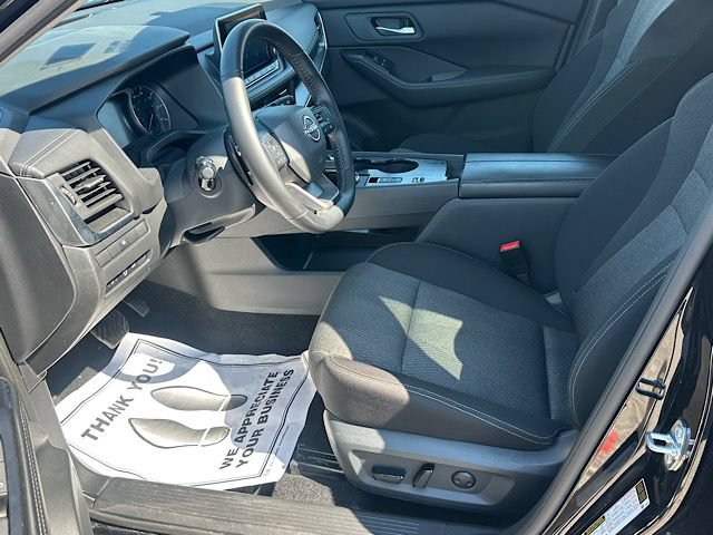 Used 2025 Nissan Rogue SV FWD image 14