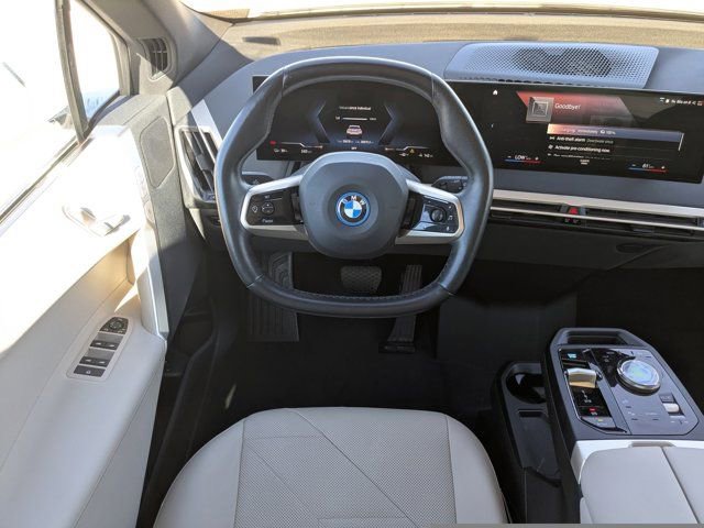 Used 2023 BMW iX xDrive50 image 19