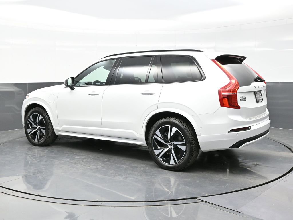 Used 2022 Volvo XC90 T8 R-Design image 4