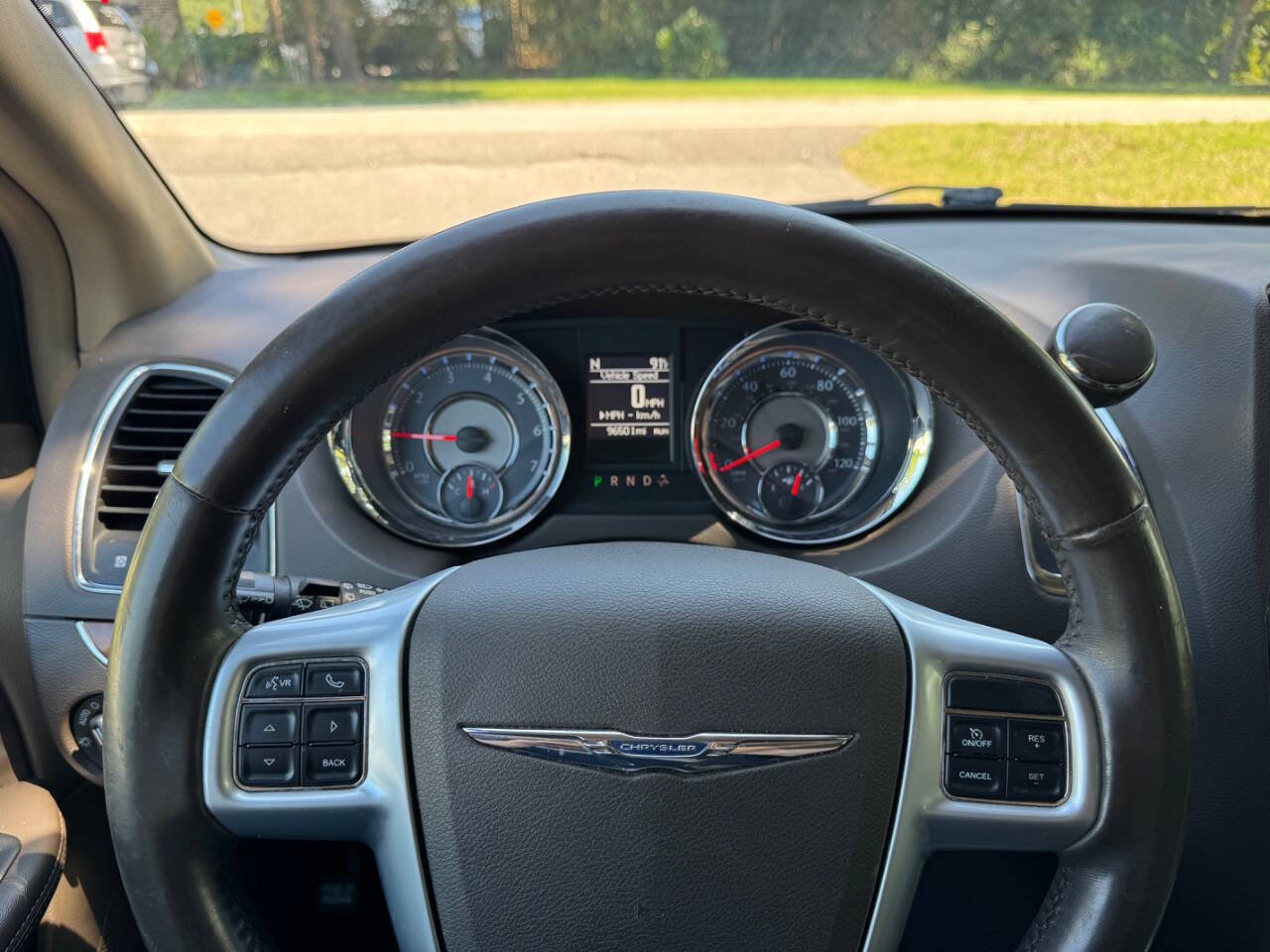 Used 2013 Chrysler Town & Country Touring-L w/ Entertainment Group #2 FWD image 25