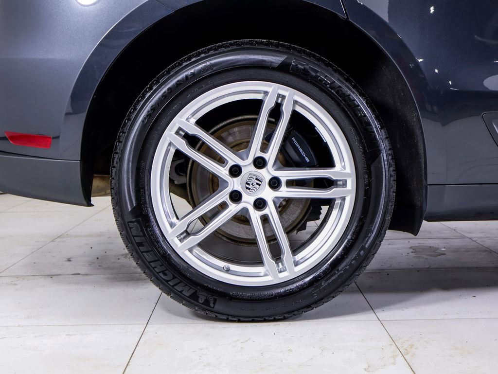 Certified 2025 Porsche Macan AWD/4WD image 25