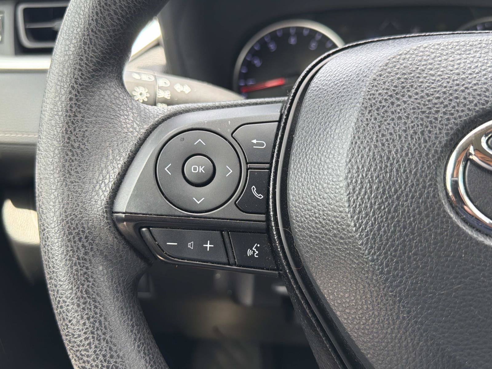 Used 2019 Toyota RAV4 LE w/ Carpet Mat Package FWD image 15