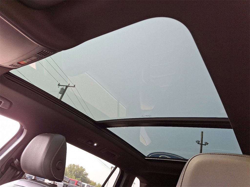 Used 2022 Volkswagen Tiguan SEL R-Line image 15