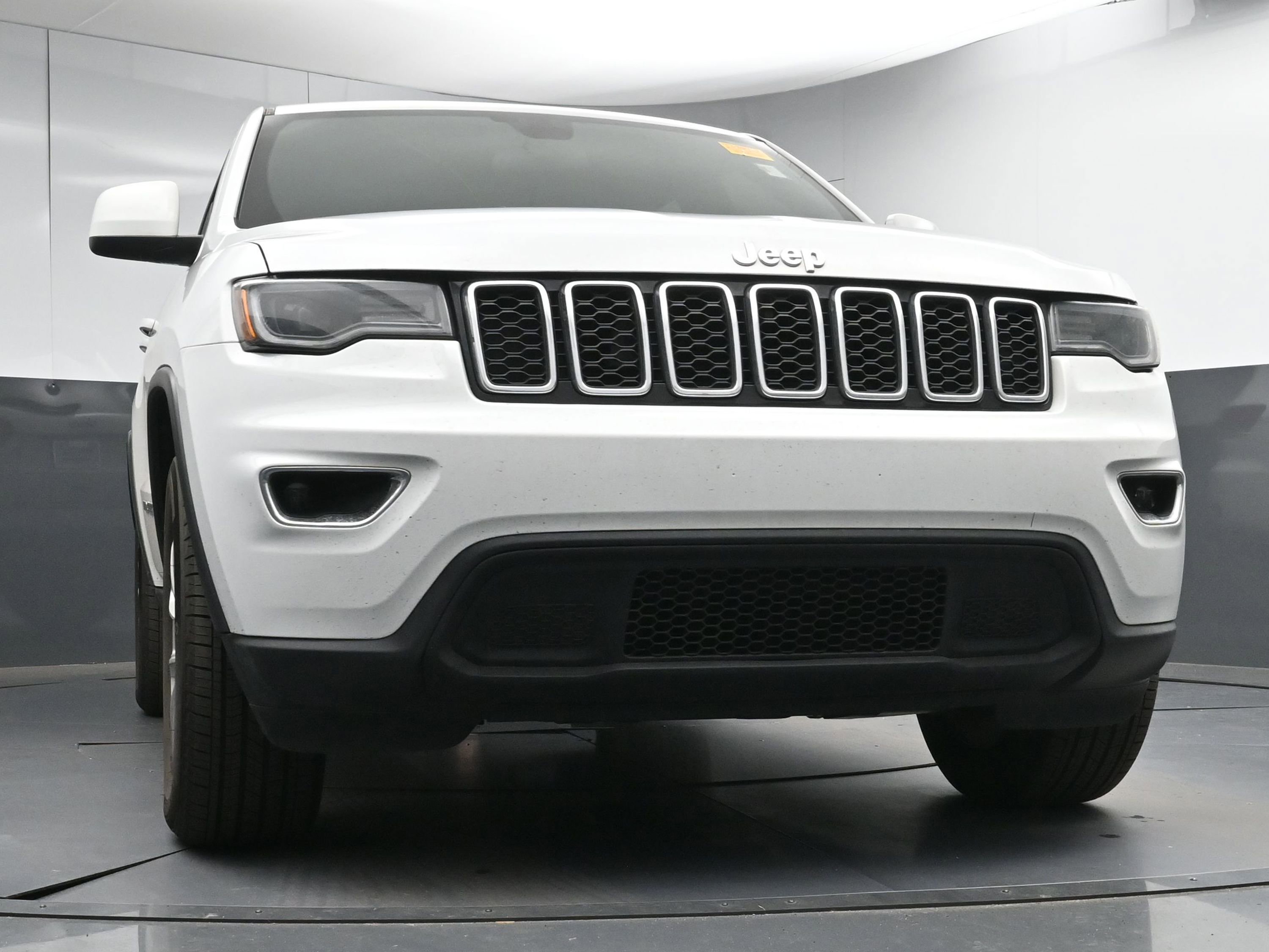 Used 2021 Jeep Grand Cherokee Laredo image 23