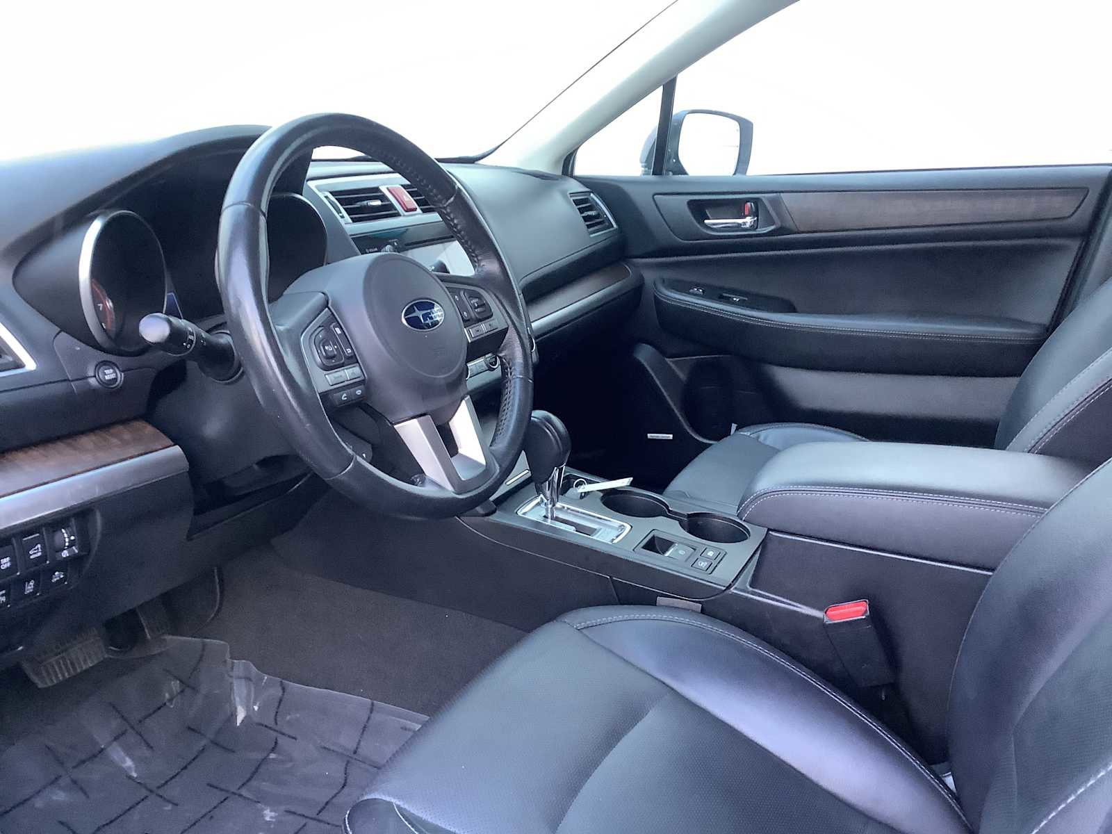 Used 2017 Subaru Outback 2.5i Limited AWD/4WD image 3