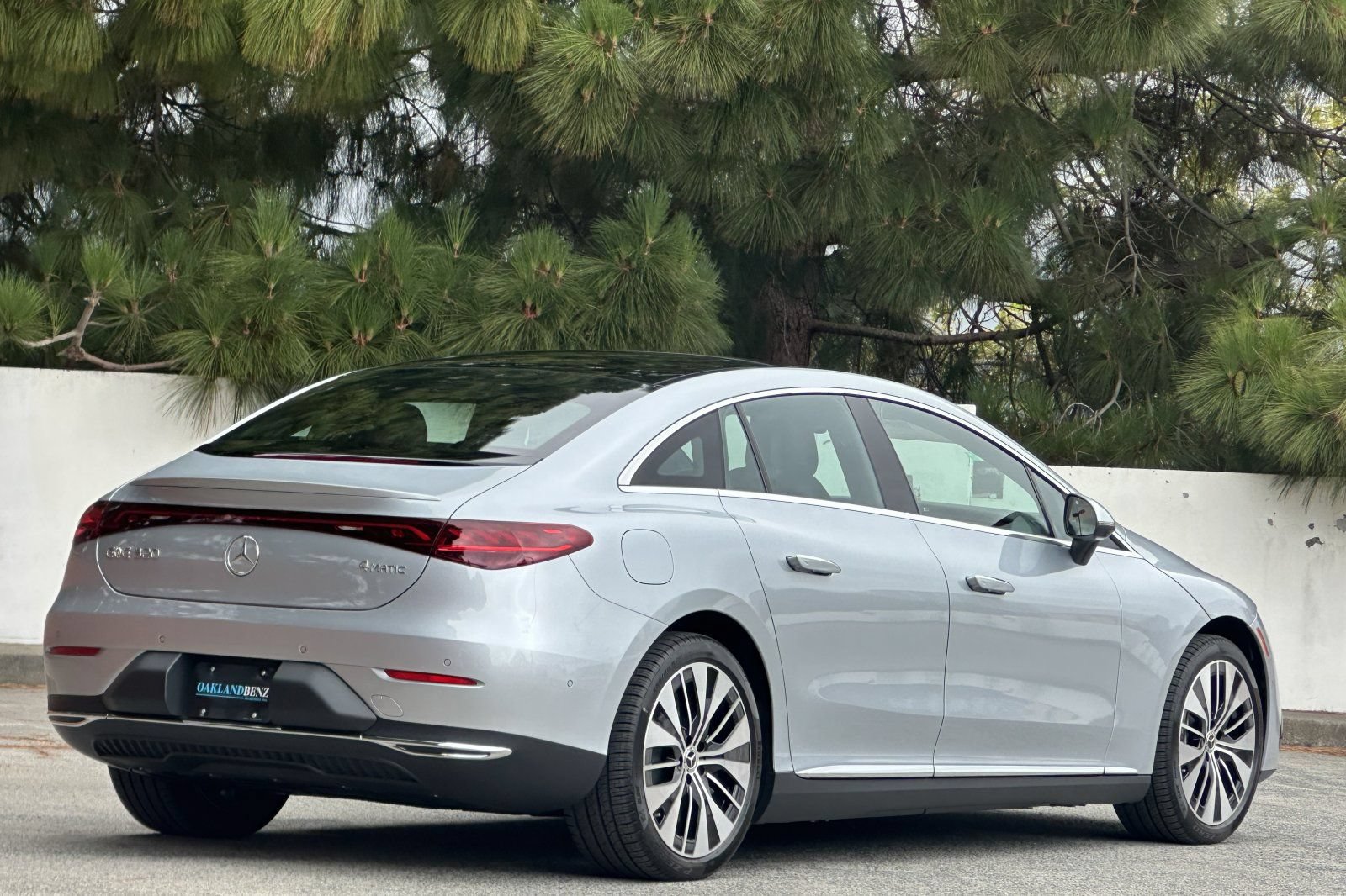 New 2026 Mercedes-Benz EQE 320 4MATIC Sedan image 4