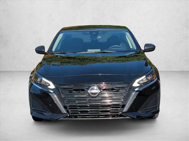 Used 2025 Nissan Altima 2.5 SV FWD image 2