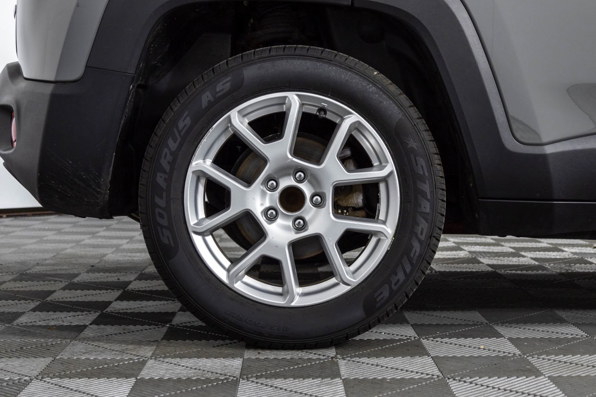 Used 2020 Jeep Renegade Latitude FWD image 41