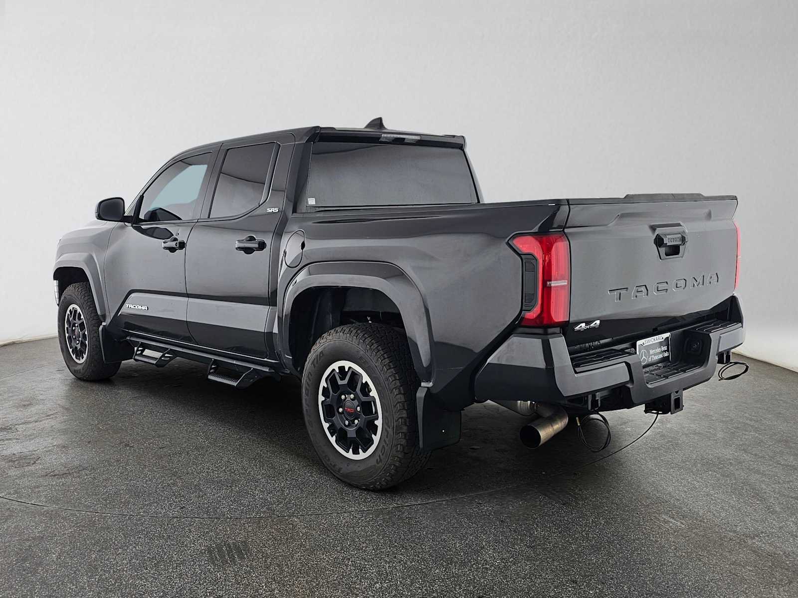 Used 2025 Toyota Tacoma SR5 AWD/4WD image 5