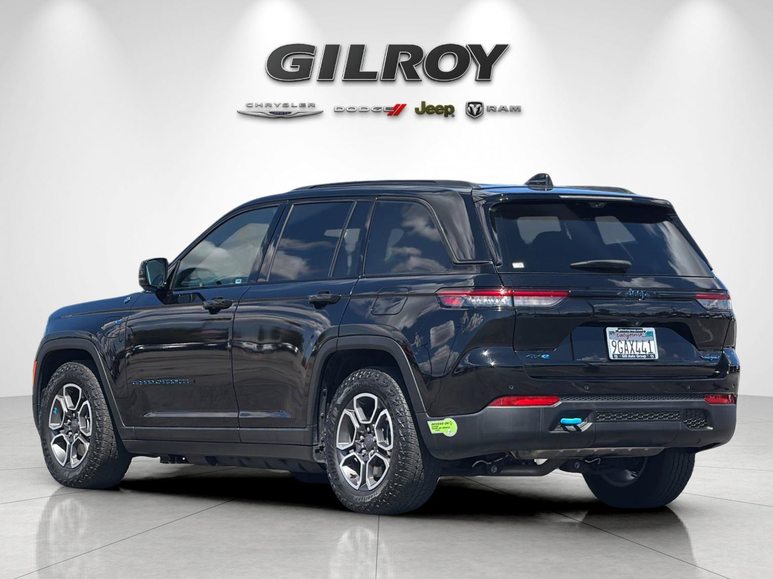 Used 2023 Jeep Grand Cherokee Trailhawk w/ Advanced Protech Group II AWD/4WD image 6