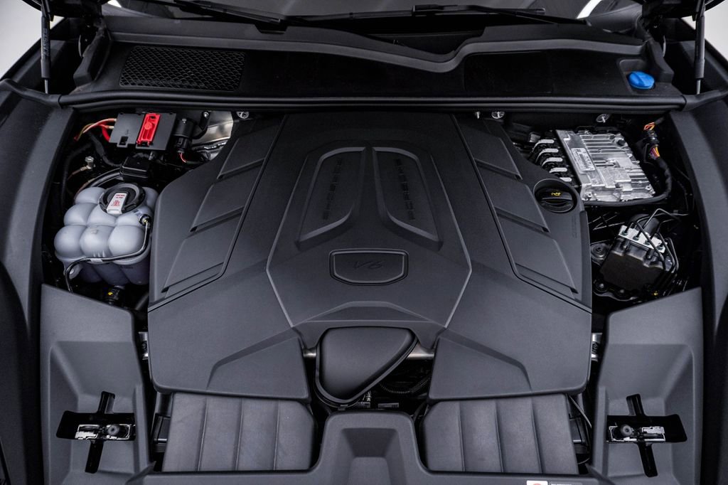 Certified 2025 Porsche Cayenne Coupe image 29