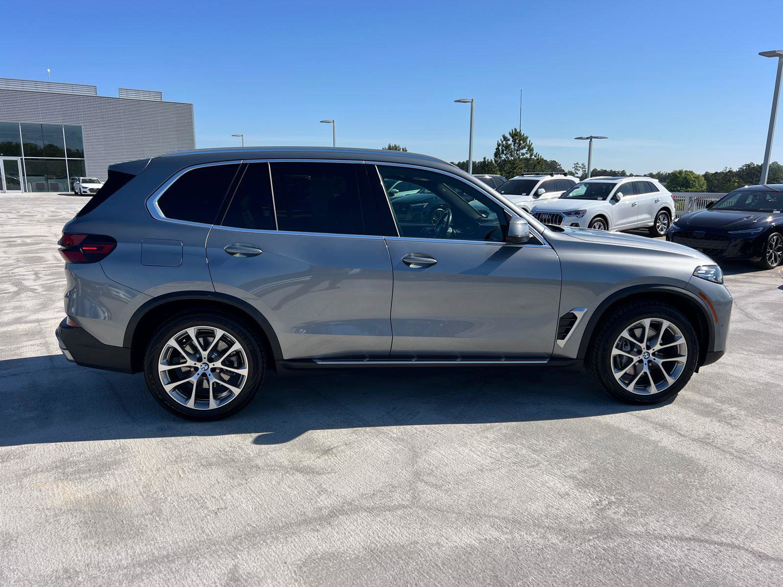 Used 2024 BMW X5 sDrive40i w/ Premium Package RWD image 4