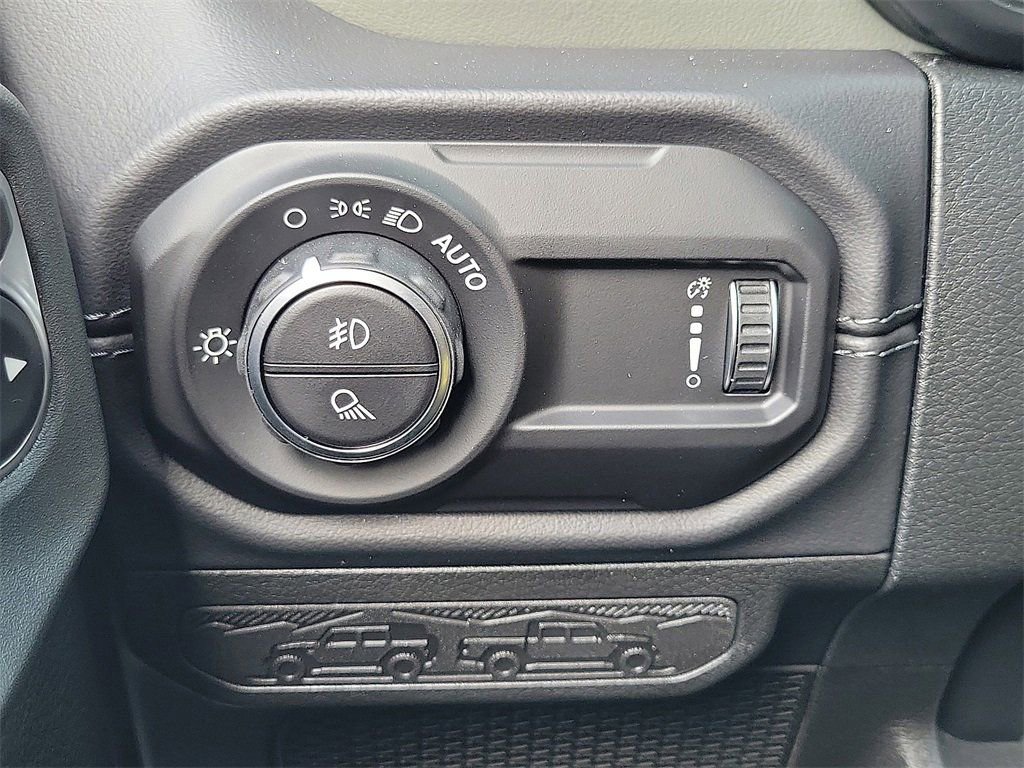 New 2025 Jeep Gladiator Mojave w/ Convenience Group AWD/4WD image 11