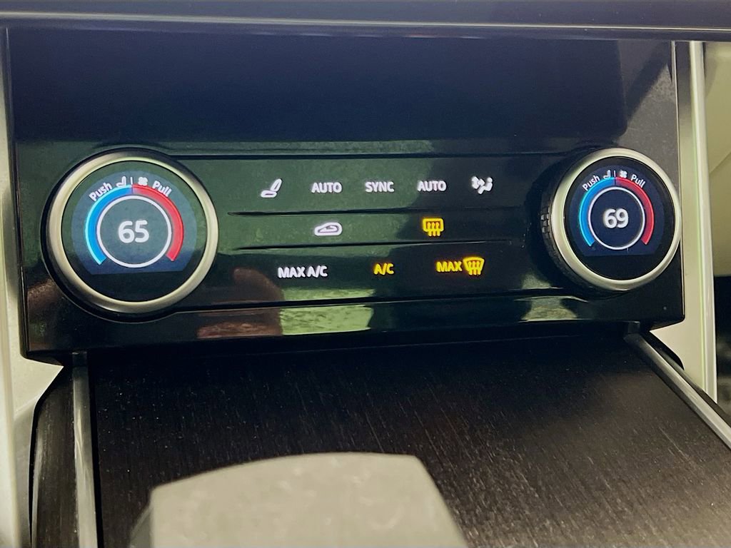 Used 2022 Land Rover Range Rover Long Wheelbase SE image 16