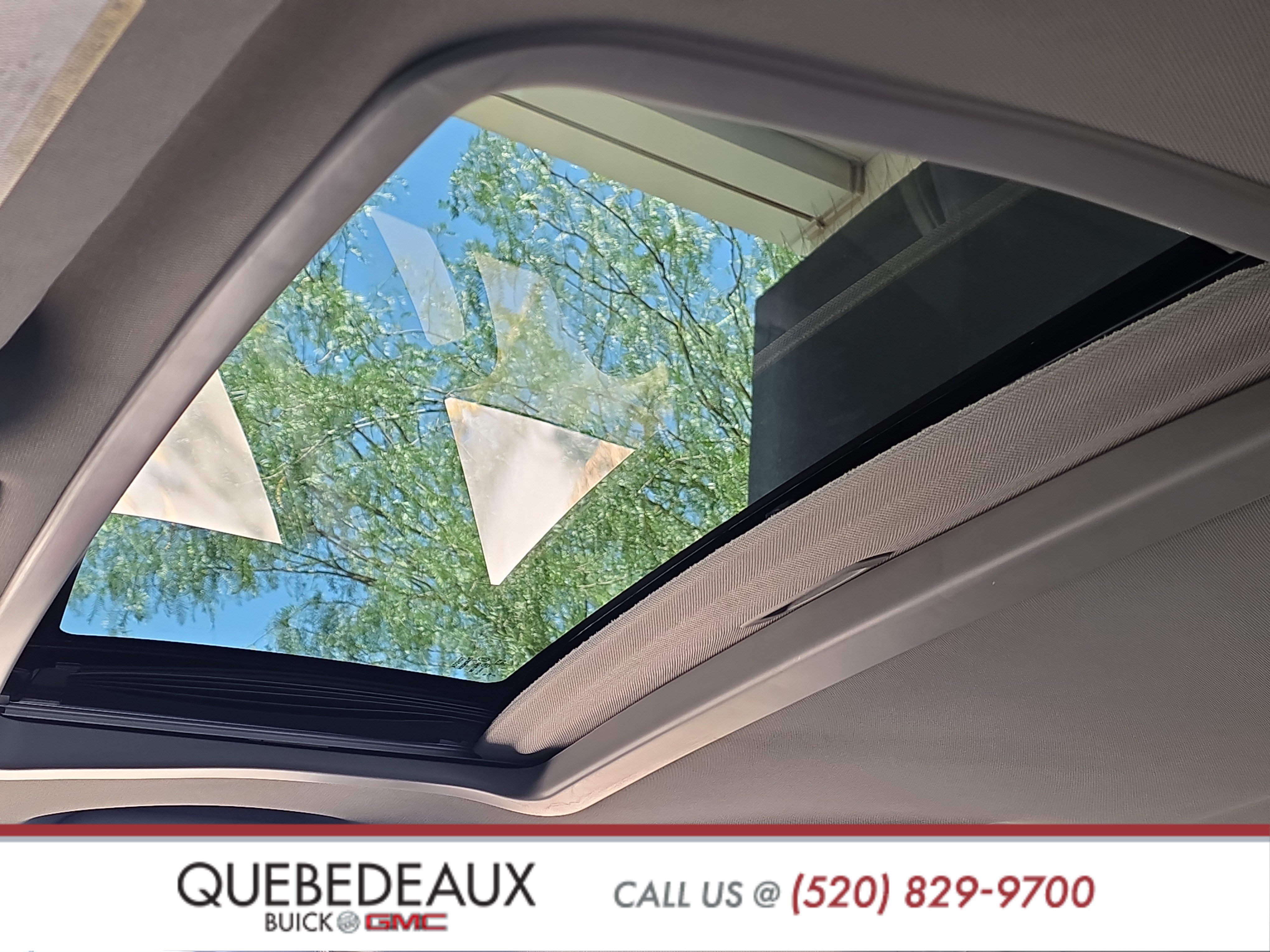 Used 2020 Toyota Sienna XLE w/ XLE Navigation Package FWD image 14